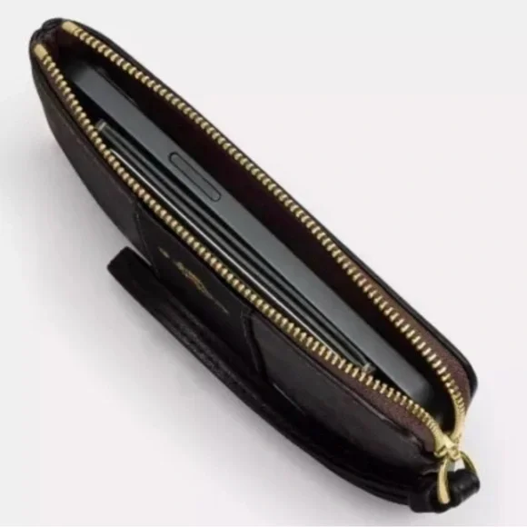 Coach Corner Zip Wristlet In
Signature Canvas With Horse And Carriage Print - Picture 5 of 7